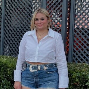 SNDYS Cropped White Button-Up Shirt - Classic Collared Women's Top